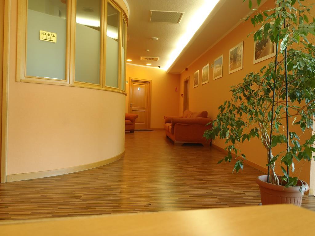 Napfény Panzió és Rendezvényház Kecskemét Exterior foto