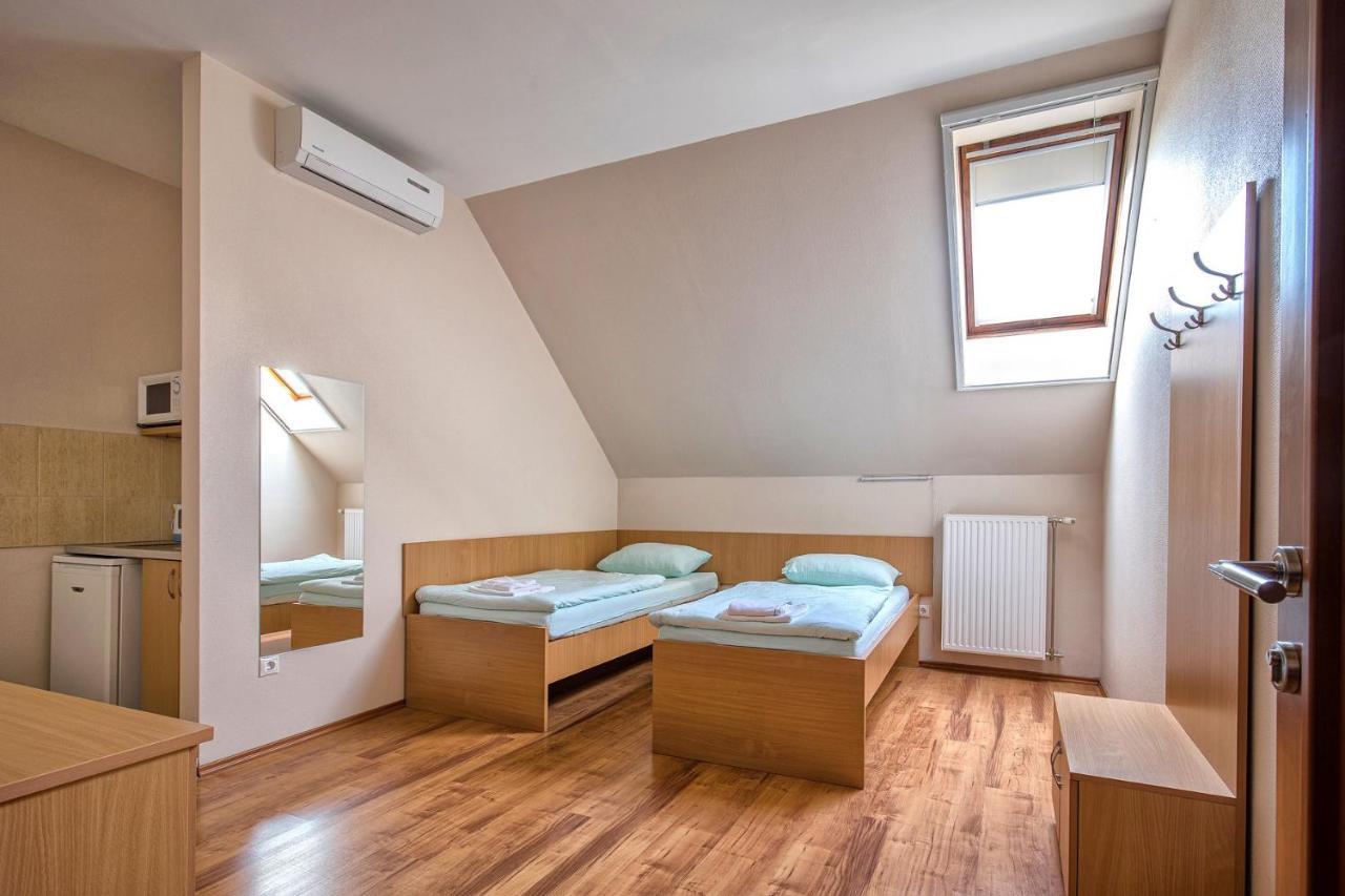 Napfény Panzió és Rendezvényház Kecskemét Exterior foto